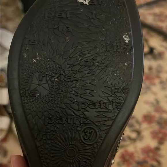 Elegant Black and Silver Open-Toe Sandals - Picture 9 of 12